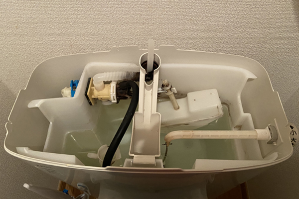 トイレのタンク内の画像