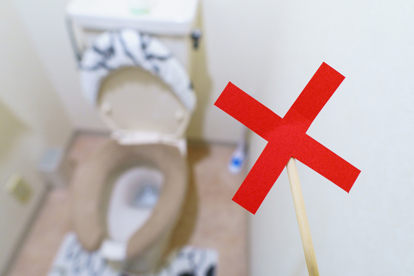 トイレとバツ印の画像